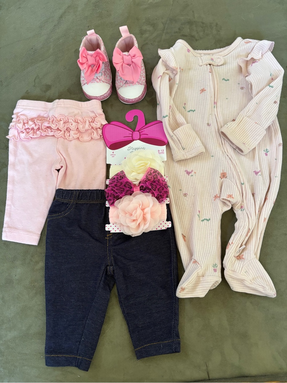 Carter's Baby Girl Ruffle-Butt Outfit Lot, First Steps Shoes & NWT Bows 3M